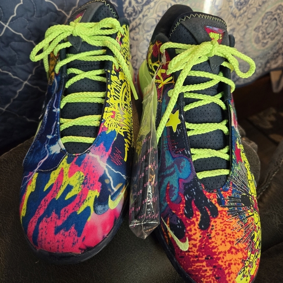 MENS NIKE LEBRON 22 'BRYCE'S WORLD' Size 9.5, New - Picture 1 of 7